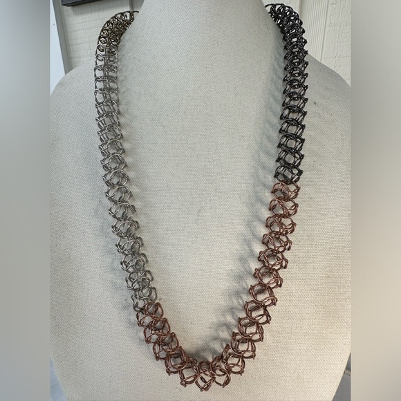 Gorgeous pull cage chainmail necklace - Picture 4 of 9